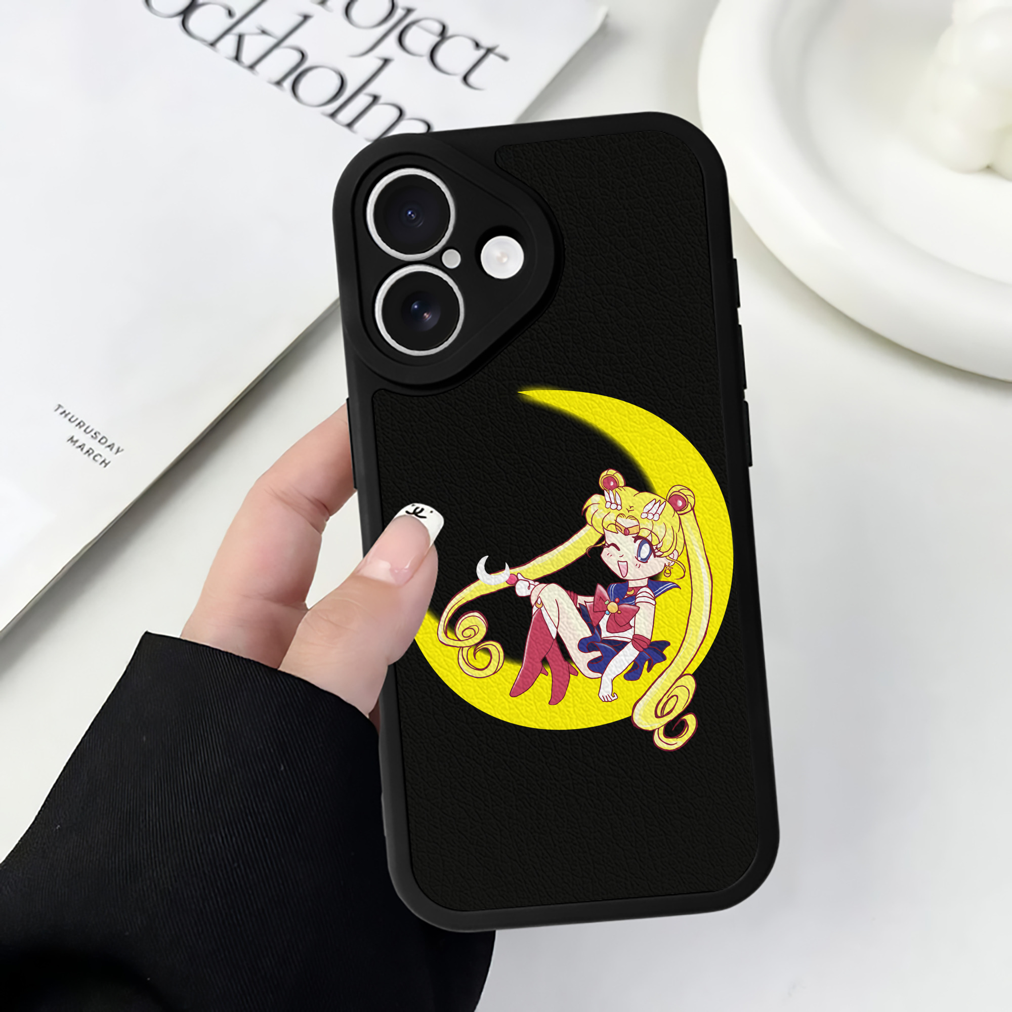 （画像用） 美少女戦士セーラームーン 月野 うさぎ つきの うさぎ Sailor Moon Tsukino Usagi 【iPhone 16シリーズ対応】シリコンスマホケース（レザー調） 材質：シリコン